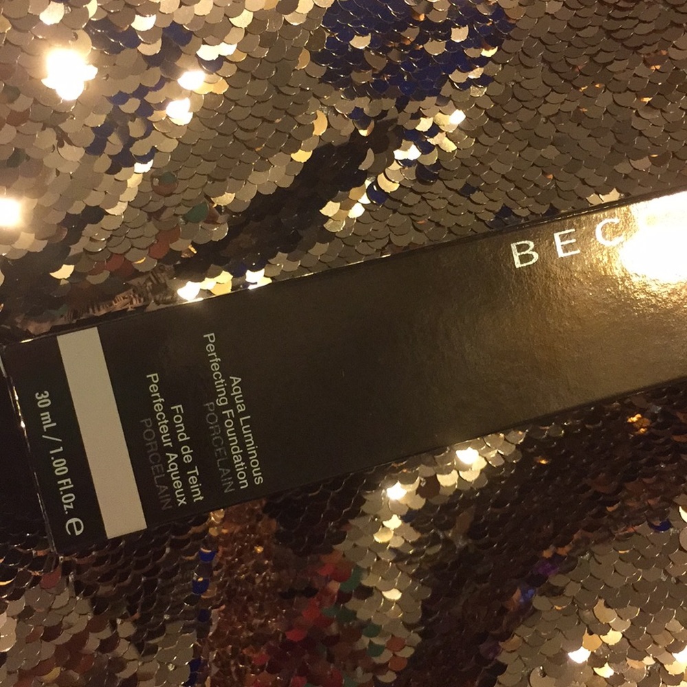 Becca Aqua Luminous Perfecting Foundation